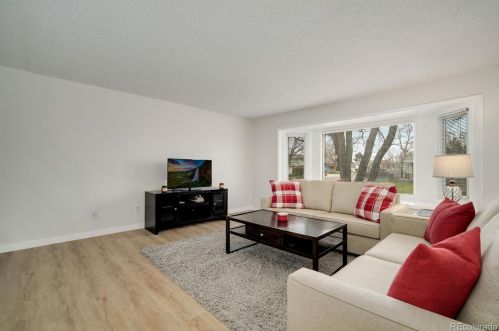 7383 Hinsdale Dr, Englewood, CO 80112-1753