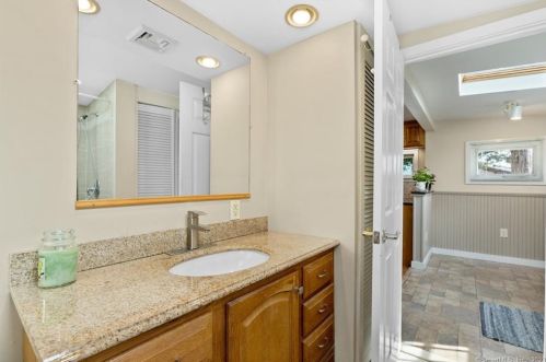 6 Center St, Niantic CT  06357-2658 exterior