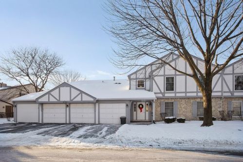 2163 Lancaster Cir, Naperville, IL 60565-4210