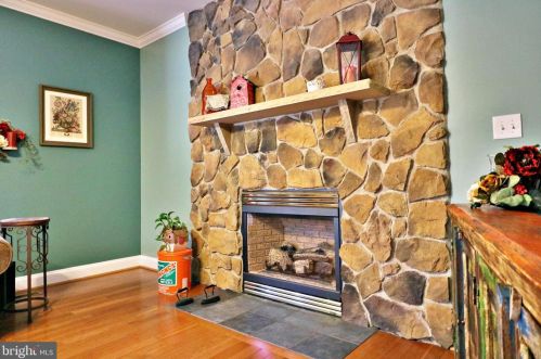 1756 Johnnycake Ln, Harpers Ferry WV 25425-6078 exterior