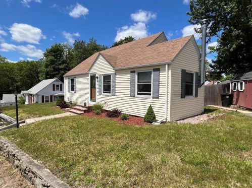 12 Hope View St, Coventry, RI 02816-7523