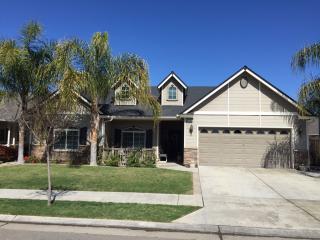 641 Lester Ave, Clovis, CA 93619-7563