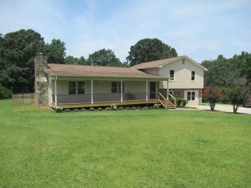 110 Aspen Lake Dr, Newnan, GA 30263-4421