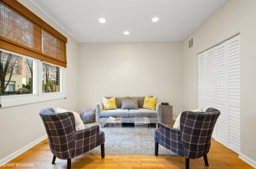1946 Prairie Ave, Chicago, IL 60616-1321