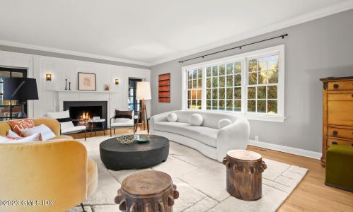 83 Oneida Dr, Greenwich CT  06830-7127 exterior