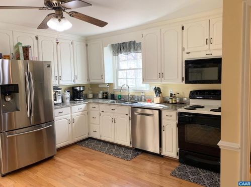 1808 Brenda Ct, Charlottesville, VA 22901-2909