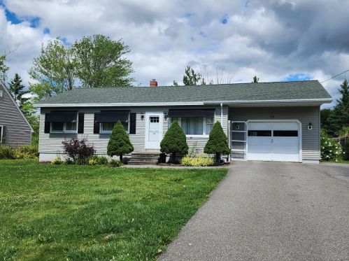 22 Alan A Dale Rd, Brewer, ME 04412-1708