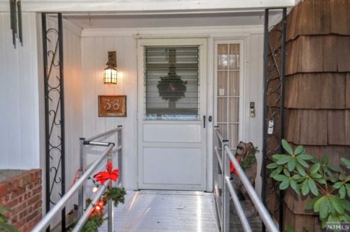 36 Hampshire Hill Rd, Upper Saddle River, NJ 07458-1106