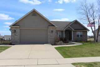 1138 Oxford Cir, Sycamore, IL 60178-1241