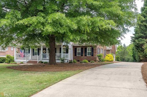 200 Turnberry Cir, Carrollton, GA 30116-6040
