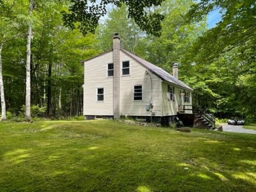 136 Silver St, Wakefield, NH 03887-6312