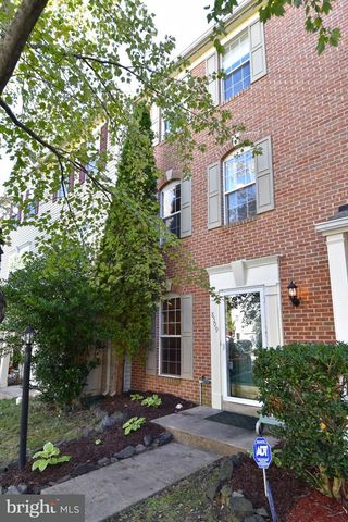 8509 Coronation Ln, Bristow, VA 20136-1752