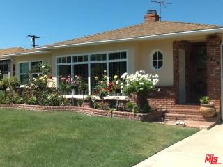 5339 Sunlight Pl, Los Angeles, CA 90016-5123