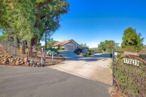 17241 Voorhes Ln, Ramona, CA 92065-7109