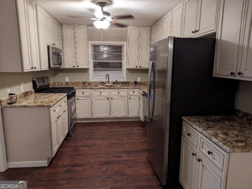 527 Mcdonough Rd, Hampton, GA 30228-1523