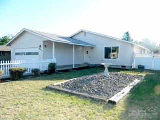 2405 30 St, Eagle Crest OR  97756-7009 exterior