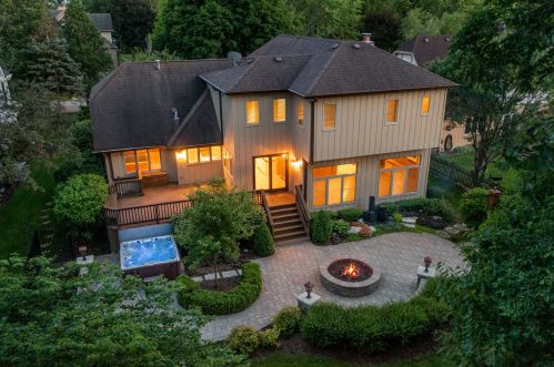 729 Bauer Rd, Naperville, IL 60563-2821