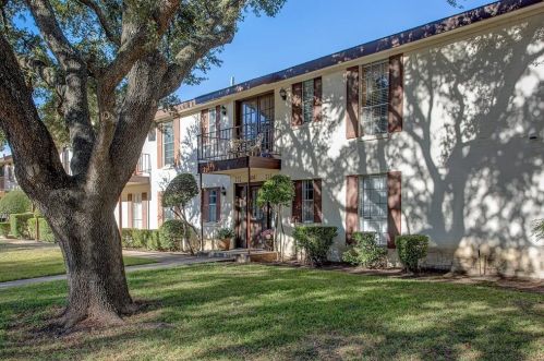 4014 Ridglea Country Club Dr, Fort Worth, TX 76126-2331