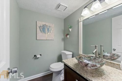 9158 Carroll Manor Dr, Atlanta GA  30350-2012 exterior