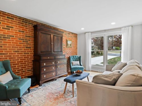 6702 Emporia Ct, Springfield VA  22152-3034 exterior