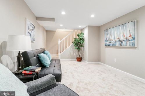 5502 Kings Park Dr, Springfield VA  22151-1106 exterior