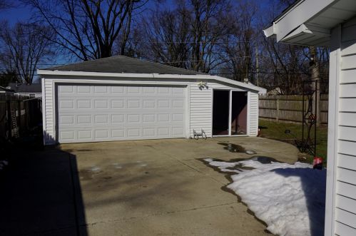 2411 Burbank St, Joliet, IL 60435-1408