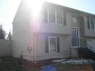 105 Sweet St, Warwick, RI 02889-8421