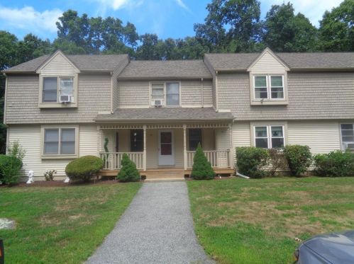 25 Niblick Cir, Coventry, RI 02816-5786