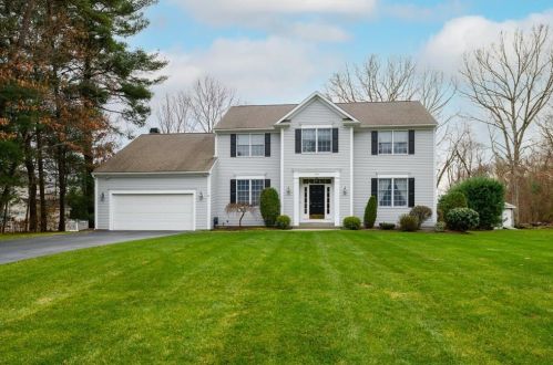 109 Misty Meadow Ln, North Kingstown, RI 02852-3712