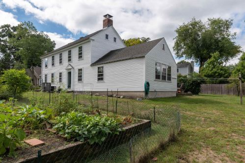 81 Robinson Rd, Nashua, NH 03060-5842