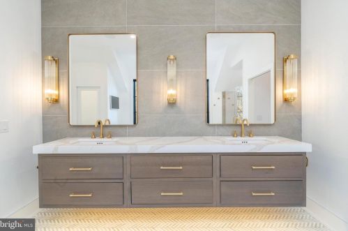 603 Gravers Ln, Philadelphia PA 19118-2806 exterior