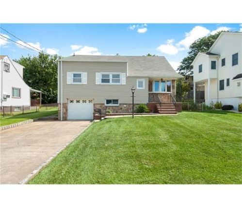 15 Glenwood Ter, Perth Amboy, NJ 08863-1329