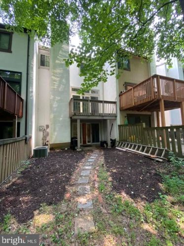 2352 Generation Dr, Herndon VA  20191-3029 exterior