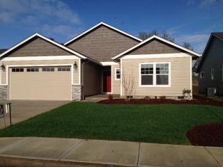 572 Evergreen Ave, Dallas, OR 97338-9121