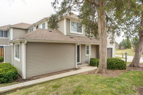 1015 Farwell Ct, Gurnee, IL 60031-3178