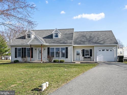 35 Circle Dr, Swartzville, PA 17569-9732