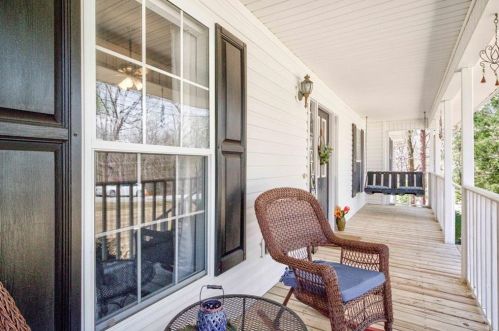 3533 Cameron Dr, Gainesville, GA 30506-8200