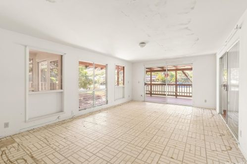 6897 Niumalu Loop, Honolulu HI  96825-1646 exterior