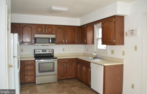 12617 Monarch Ct, Woodbridge VA  22192-5170 exterior