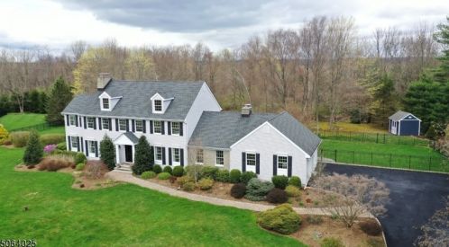 10 Meadowbrook Rd, Chester, NJ 07930-2730