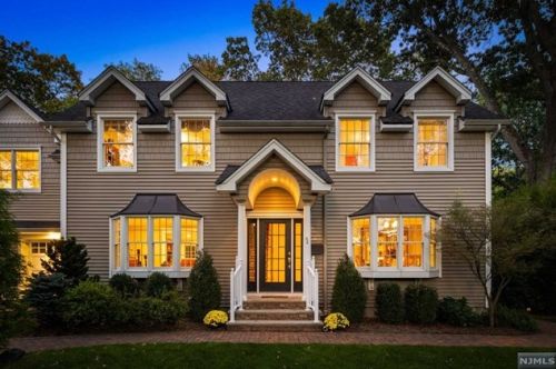 19 Chestnut Dr, Ridgewood, NJ 07452-2903
