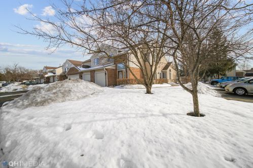 514 Canterbury Dr, Carol Stream IL  60188-3915 exterior