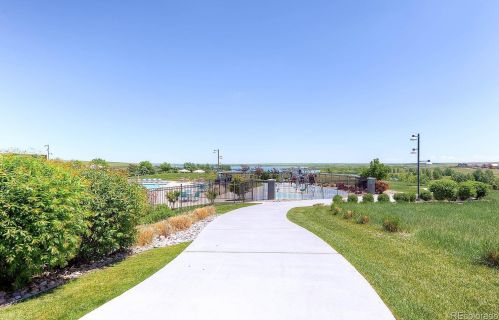 26605 Peakview Dr, Aurora CO 80016-6108 exterior