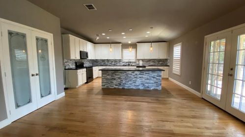 6933 Sylvan Meadows Dr, Fort Worth TX  76120-1379 exterior