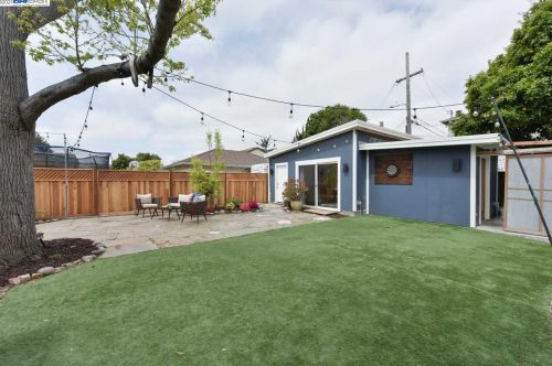 220 Stoakes Ave, San Leandro CA 94577-1734 exterior