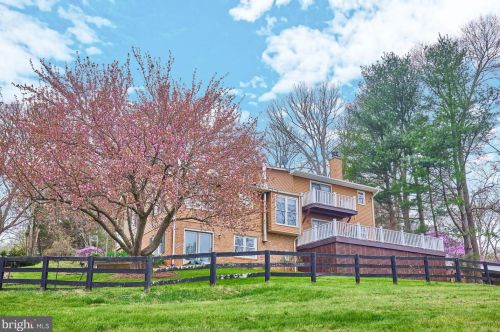 7400 Hickory Ln, Marshall, VA 20115-2002