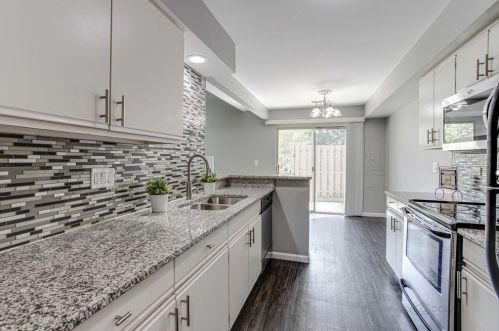 1026 Knollwood Dr, Palatine, IL 60067-2100