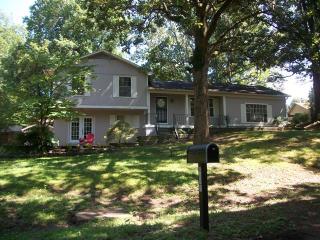 4821 Victoria Dr, Walls, MS 38651-9736