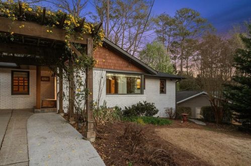 1615 Fama Dr, Atlanta GA  30329-3311 exterior