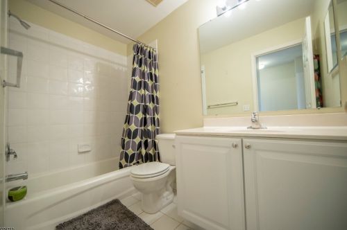 12 Scarlet Oak Dr, Princeton NJ  08540-4610 exterior